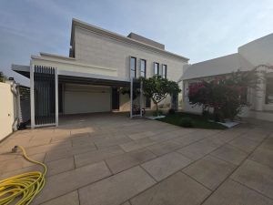 Luxury villa with covered parking for rent in Jumeirah 2 Dubai