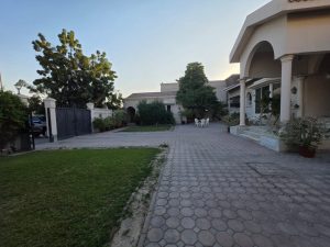 Spacious courtyard and parking area of a villa for sale in Jumeirah 3 Dubai
