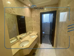 En-suite bathroom with marble finish in a 5 bedroom villa for rent in Al Barsha, Dubai